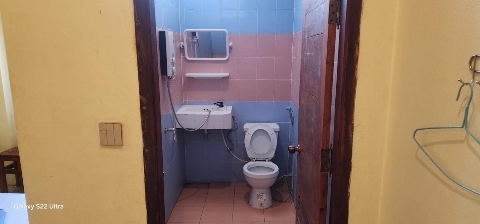 Thip Phavanh Guesthouse Muang Pakbèng Exteriör bild