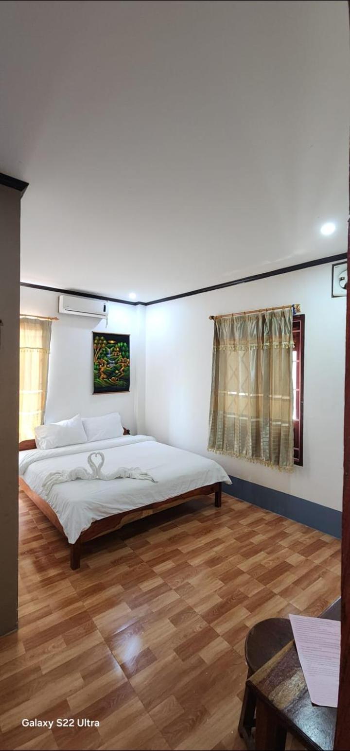 Thip Phavanh Guesthouse Muang Pakbèng Exteriör bild